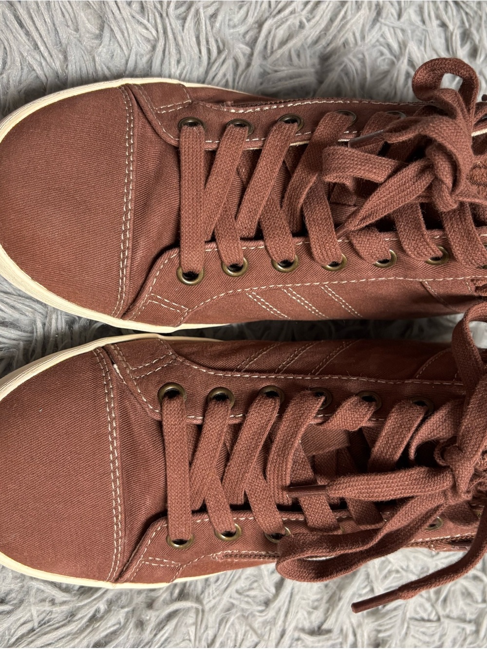 Taos Footwear Women's Startup Sneaker in the Cappuccino Distressed - Picture 9 of 15